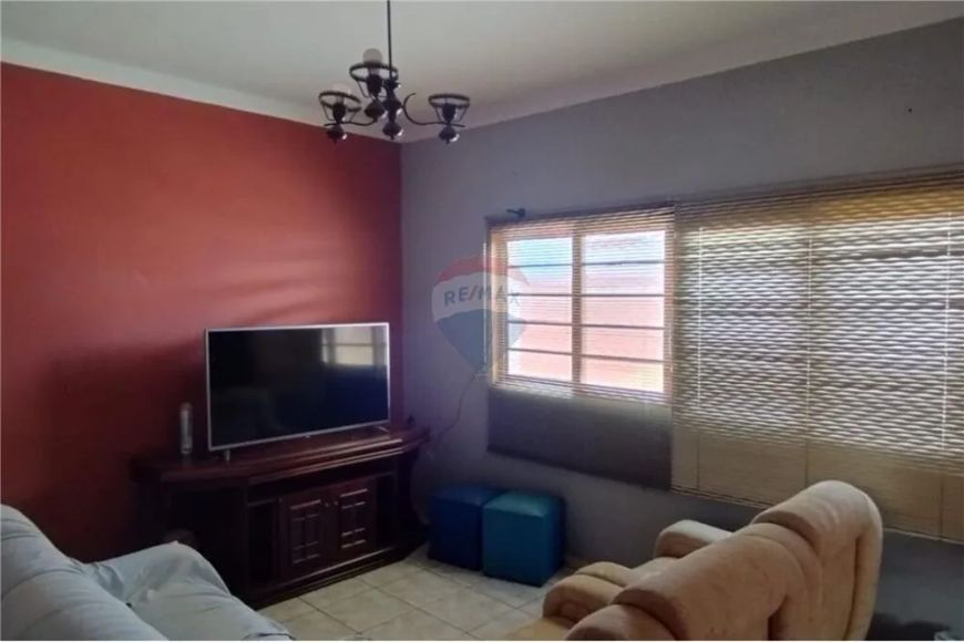 Casa a venda com 3 quartos no centro de Jaboticabal
