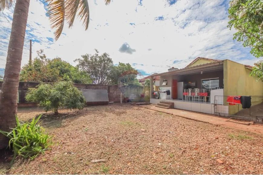 Casa à venda com 03 quartos no Bairro Aparecida, Jaboticabal/SP