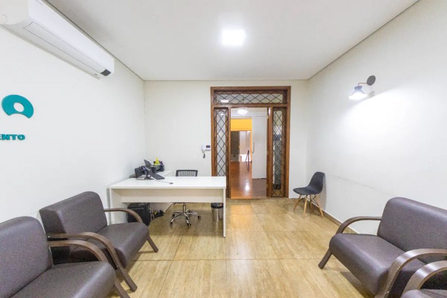 Sobrado para venda com 4 quartos, sendo 4 suítes, 411m²