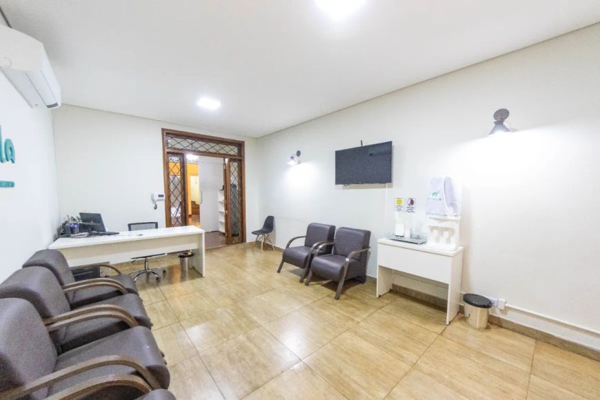 Sobrado para venda com 4 quartos, sendo 4 suítes, 411m²