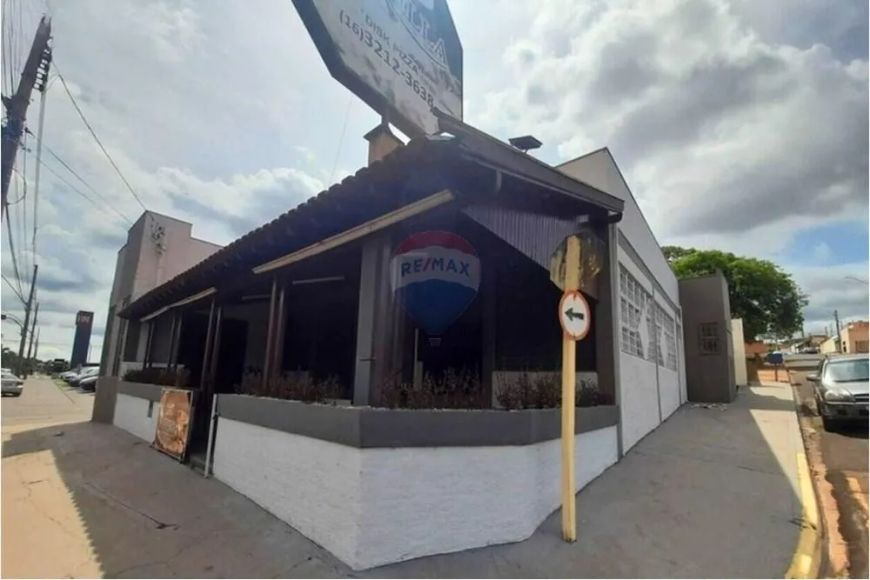 Prédio comercial de esquina a venda com 310m² na Av. Carlos Berchieri, antiga PIZZARIA LA SORELLA