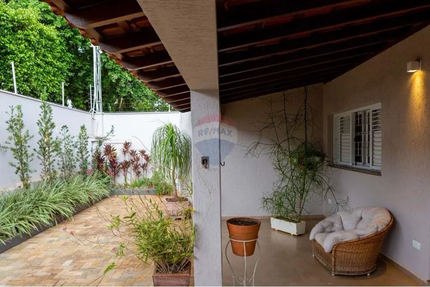 Casa de Esquina à venda com 3 quartos Moderna e Sofisticada a 500m da Rua Rui Barbosa em Jaboticabal