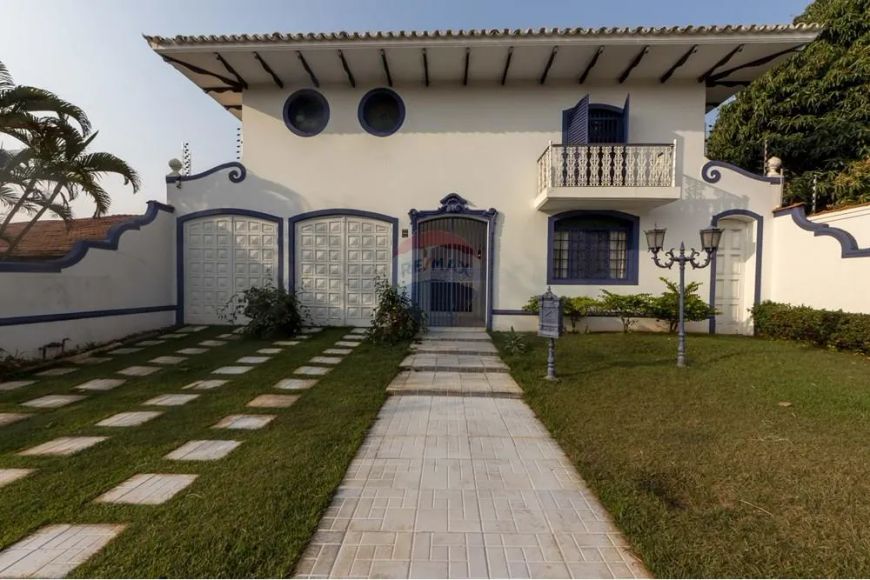 Sobrado à venda no Bairro Eldorado O Jardim, em Jaboticabal SP, com 343 m² de área útil, 4 quartos s