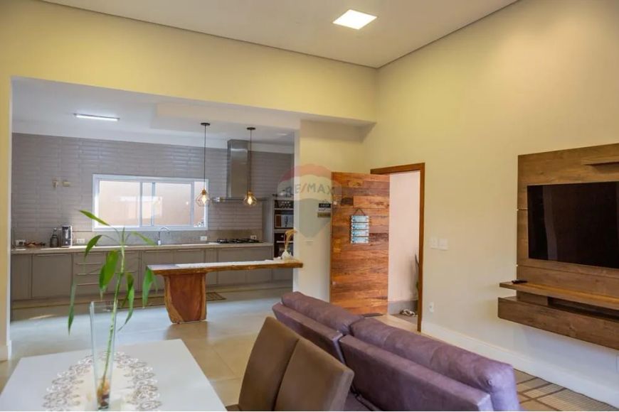 Casa alto padrão à venda com 3 quartos sendo 2 suítes 330 m² de área total 178,58 m² área construída