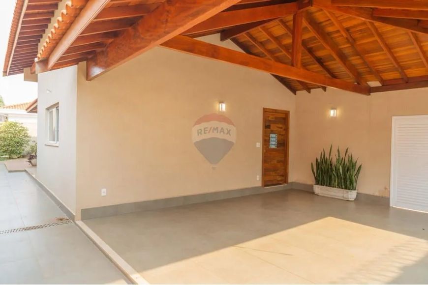 Casa alto padrão à venda com 3 quartos sendo 2 suítes 330 m² de área total 178,58 m² área construída