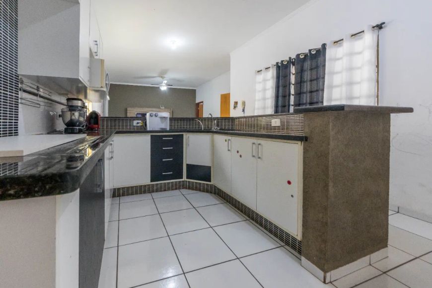 Casa tipo para venda com 2 quartos, 161m²