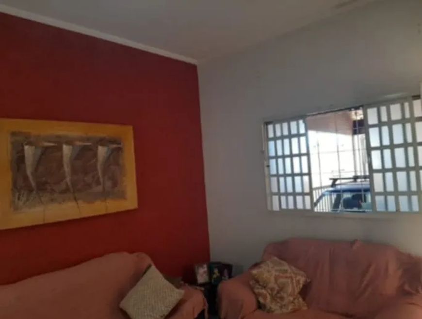 Casa tipo para venda com 3 quartos, 137m²