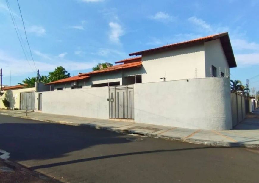 Sobrado para venda com 4 quartos, sendo 1 suíte, 234m²