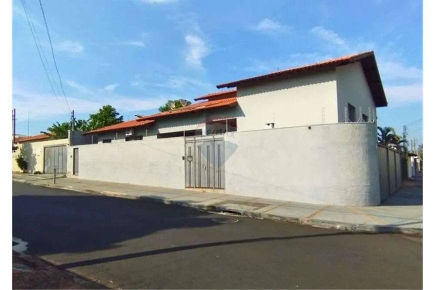 Casa a venda com 4 quartos no bairro Nova Jaboticabal em Jaboticabal