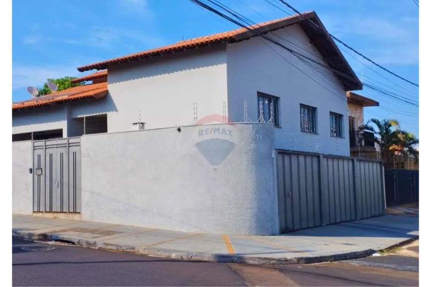 Casa a venda com 4 quartos no bairro Nova Jaboticabal em Jaboticabal