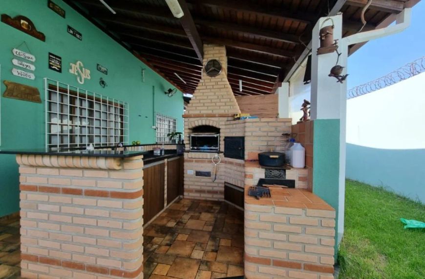 Casa tipo para venda com 3 quartos, 180m²