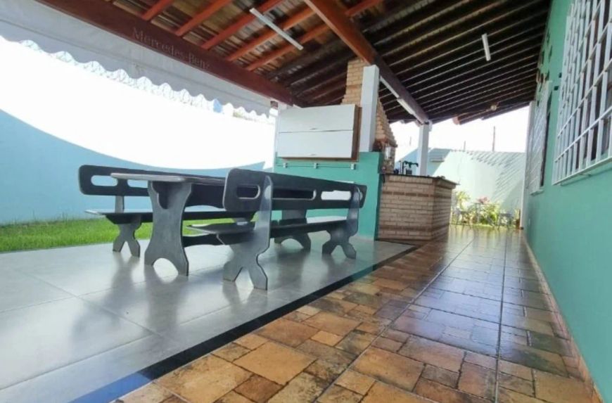 Casa tipo para venda com 3 quartos, 180m²