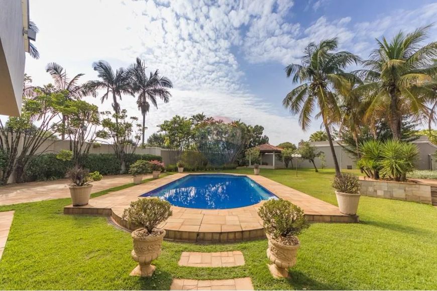 "Oásis de Luxo em Jaboticabal: Sobrado Imperdível!"