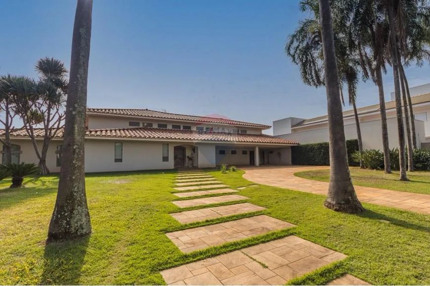 "Oásis de Luxo em Jaboticabal: Sobrado Imperdível!"