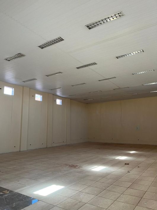 Maravilhoso e amplo prédio comercial para comércio.