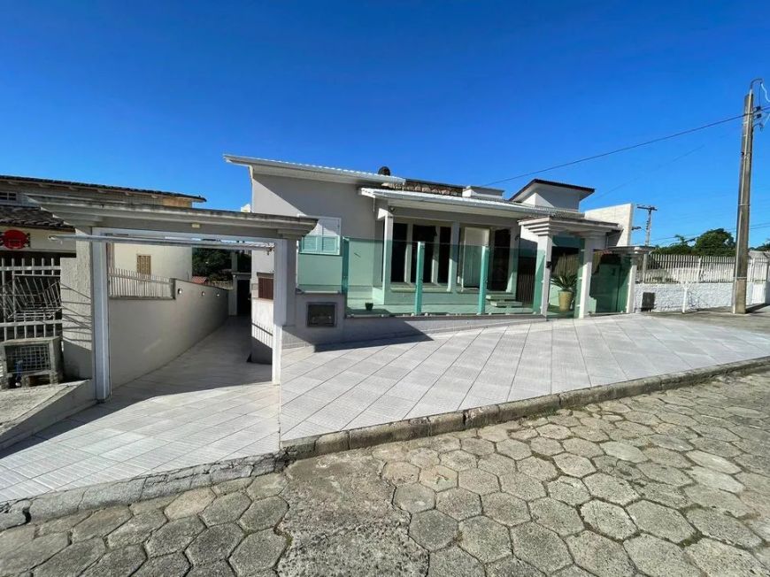 Imóvel para venda possui 117 metros quadrados com 3 quartos em Gravatá - Navegantes - SC