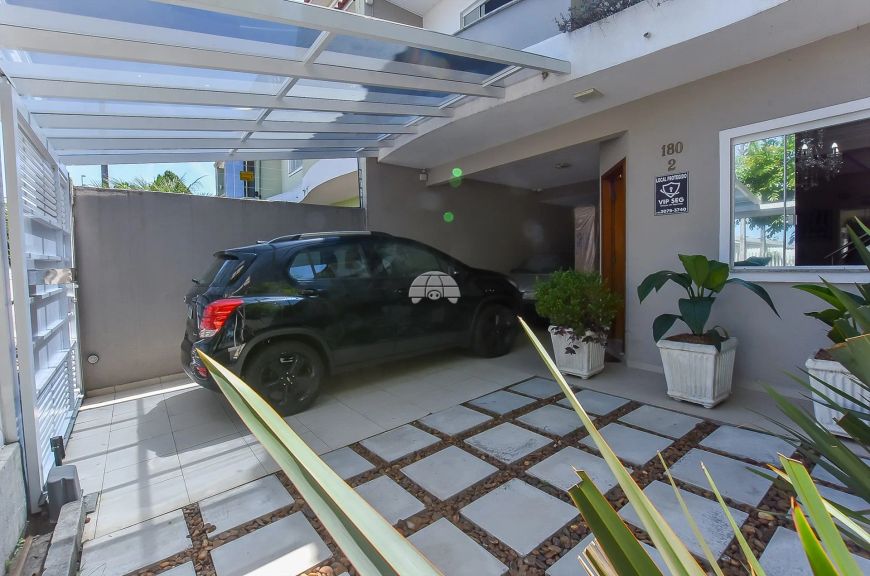Sobrado para venda possui 133 metros quadrados com 3 quartos em Prado Velho - Curitiba - PR