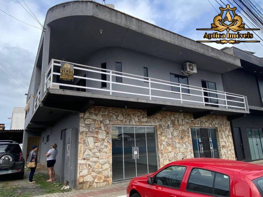 Casa de 02 andares - com 02 salas comerciais