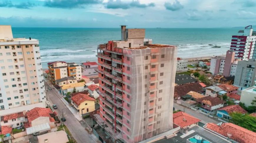 apartamento 03 suítes, a 110 metros da Praia de Gravatá, Navegantes-SC