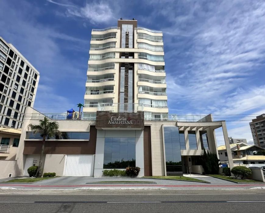 APARTAMENTO EM PREDIO FRENTE MAR, 03 DORMITÓRIOS, CENTRO DE NAVEGANTES, 30 METROS DO MAR, R$1.250.00