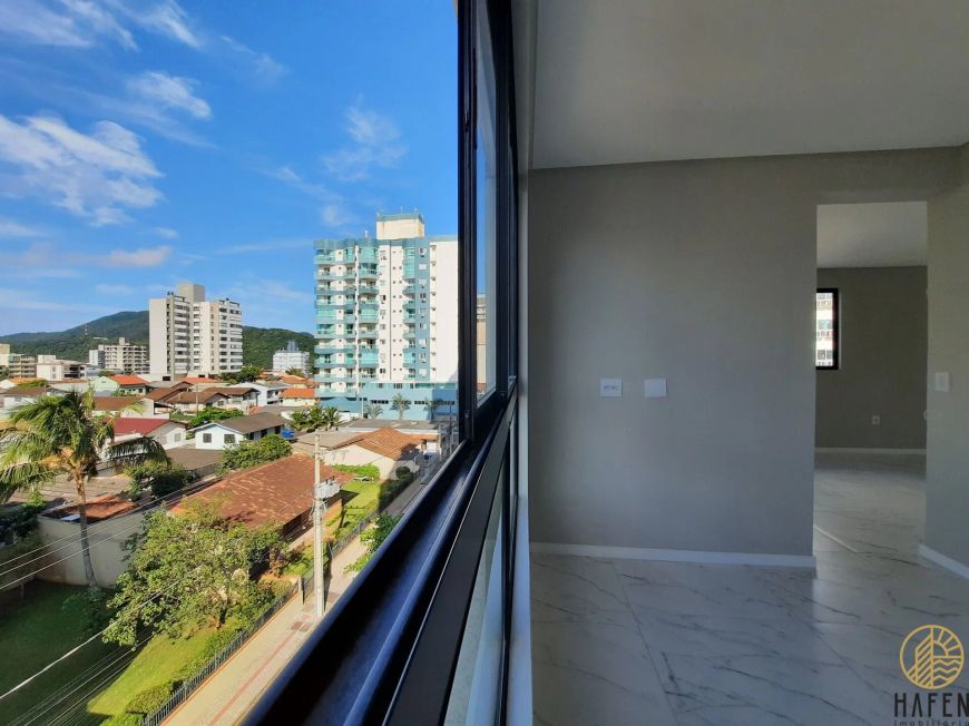Apartamento com 3 dormitórios à 200mts do mar no Gravatá em Navegantes/SC