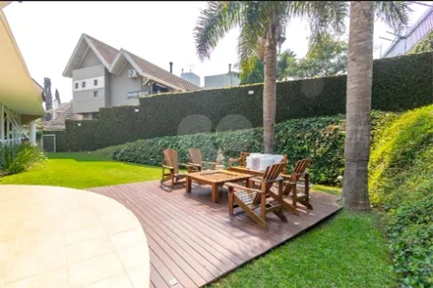 Oportunidade possui 459m² com 4 quartos em Campo Comprido - Curitiba - PR