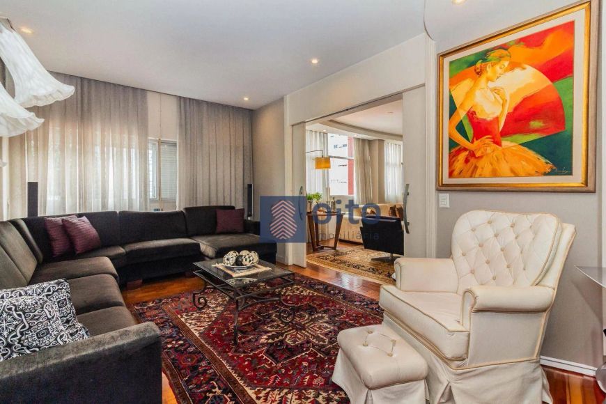 Esta espetacular residência de 310² oferece o melhor do design moderno e planejamento cuidadoso, com