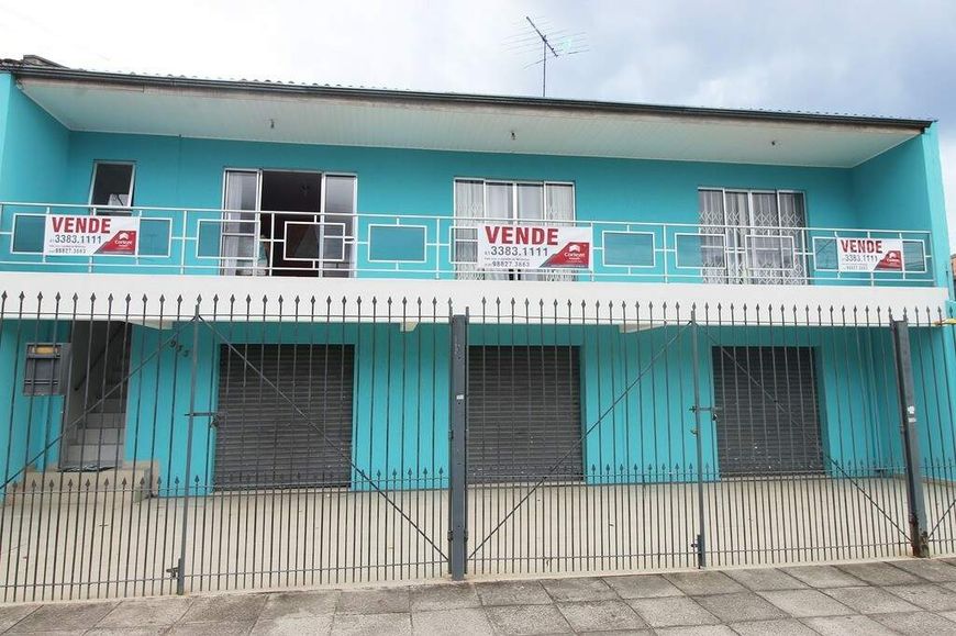 Sobrado com 200m² 3 quartos, à venda, no bairro Uberaba em Curitiba