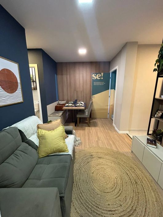 Apartamento com 2 quartos, sacada com churrasqueira e garagem no PRADO VELHO - Curitiba -