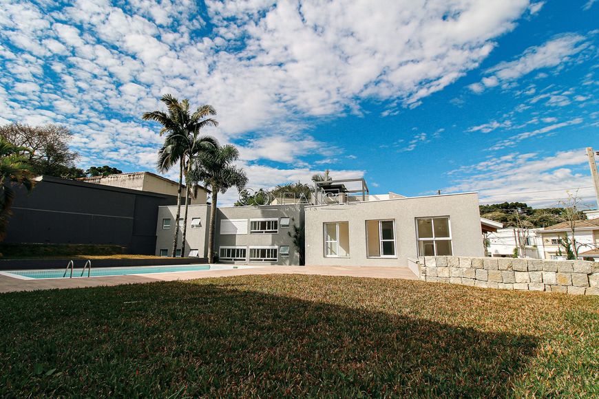 Casa 4 Quartos com Suítes à Venda no bairro Mercês em Curitiba/PR - Confiancce Imóveis