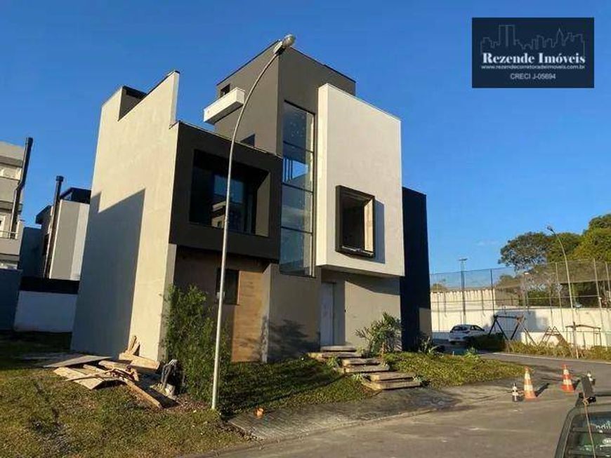 Sobrado com 4 quartos a venda no bairro Santa Cândida