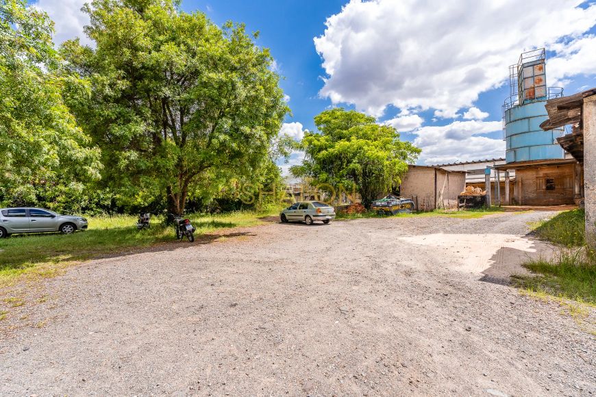 2 Terrenos no Boqueirão com 2.200 m² no total, em rua estratégica (Rua das Carmelitas) Zona de Servi