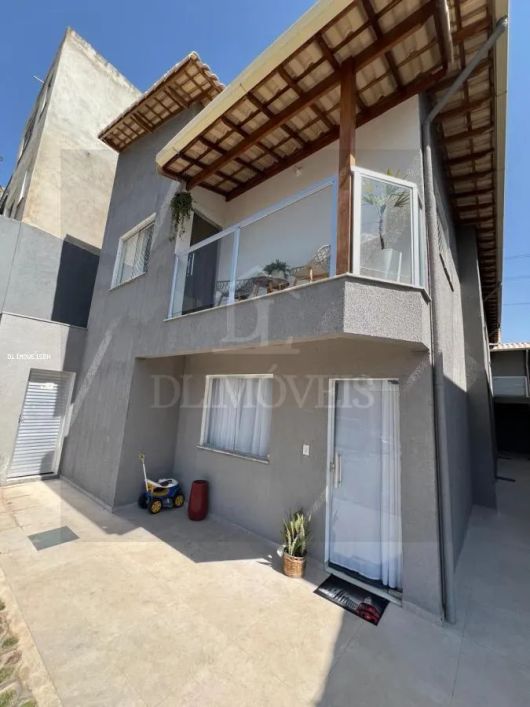 CASA COM 2QUARTOS 1SUITE 1VAGA A VENDA,60M² POR R$ 300.000