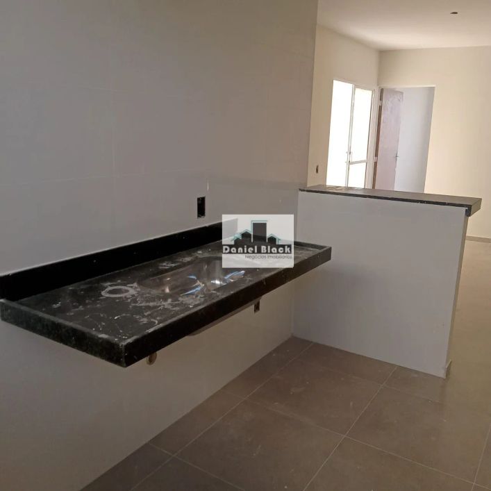 Casa 2 Quartos com Área Privativa e 1 Vaga de Garagem - Petrópolis, Santa Luzia