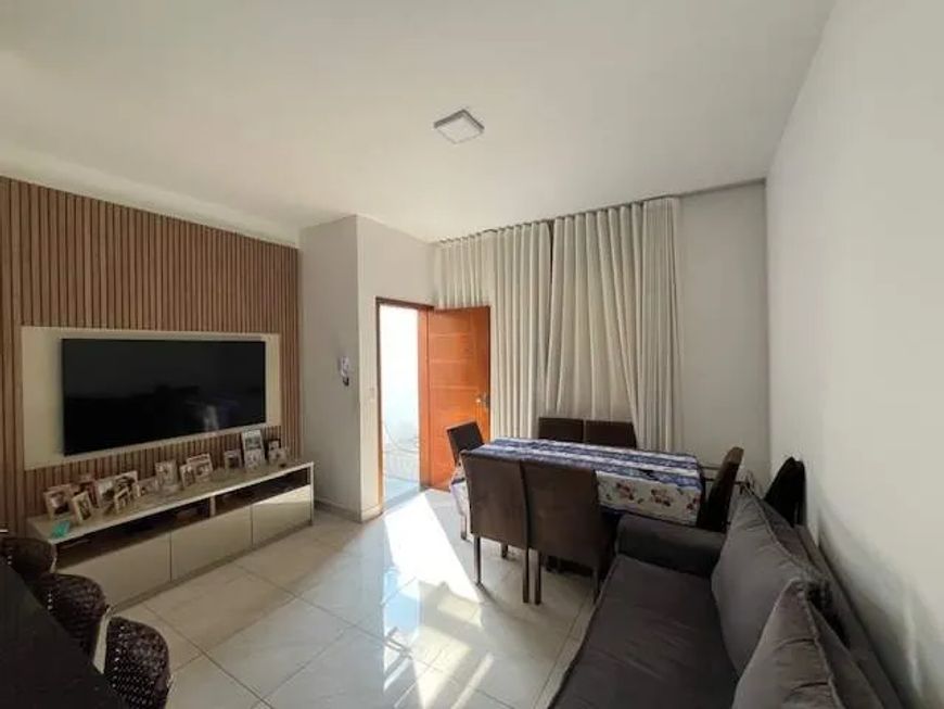 Casa geminada à venda, 3 quartos, 1 suíte, Novo Centro - Santa Luzia/MG