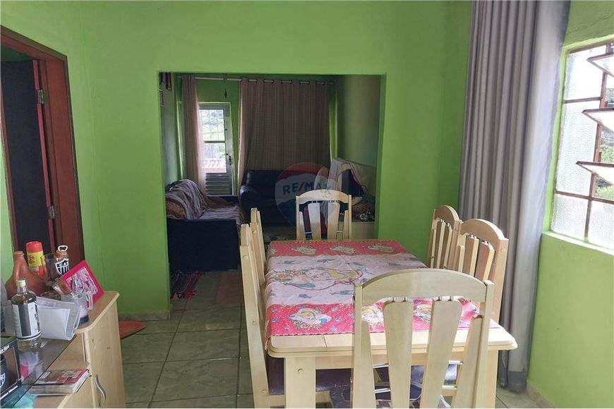 Casa com 02 quartos e 04 vagas no Barreiro do Amaral em Santa Luzia