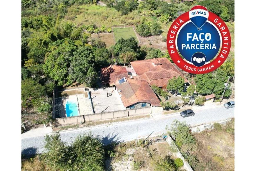 Sítio de 6.000m² com duas Casas, Piscina, Campo de Futebol, Fogão de Lenha, Lago de Pesca e Pomar.