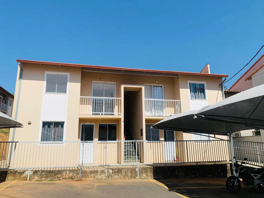 Casa em Condomínio fechado com espaço gourmet em Santa Luzia