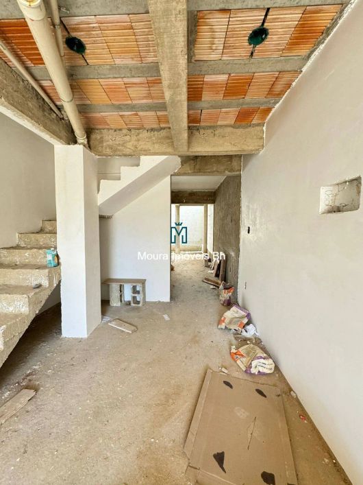Casa de 2 quartos, 2 vagas no Novo Centro em Santa Luzia