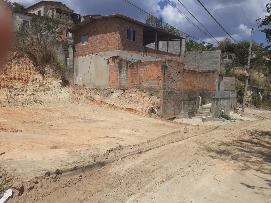 LOTE BARATO em Sta. Luzia. Registrado