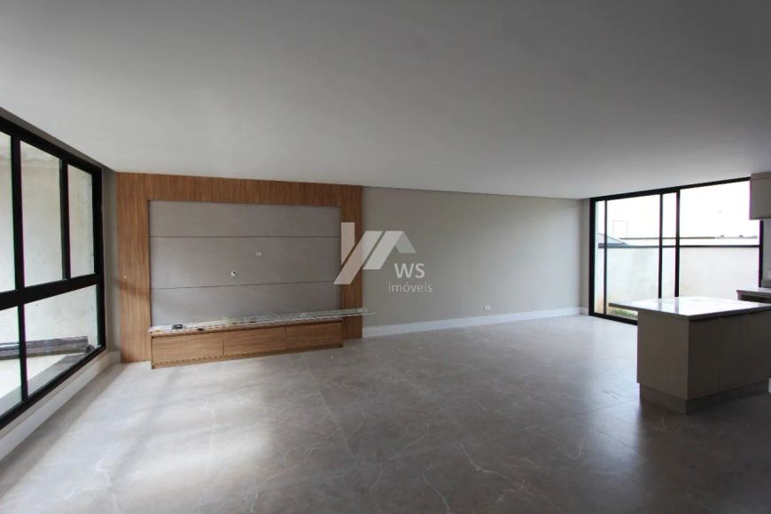 Casa Semimobiliada com Piscina!