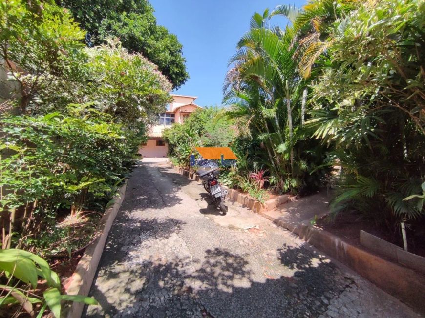 Casa colonial de 4 quartos, suíte, 3 vagas de garagem, bairro São Benedito, Santa Luzia/MG