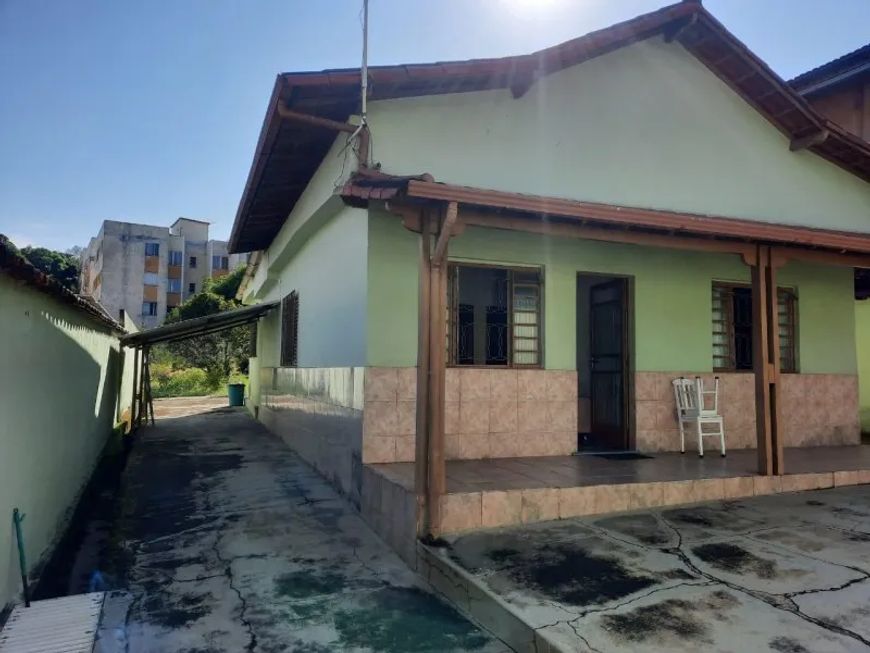 Casa Térrea com Habite-se em Lote Plano de 646 m² - Estuda Troca por Apartamento em BH - Bairro Lond