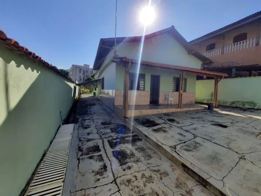 Casa Térrea com Habite-se em Lote Plano de 646 m² - Estuda Troca por Apartamento em BH - Bairro Lond