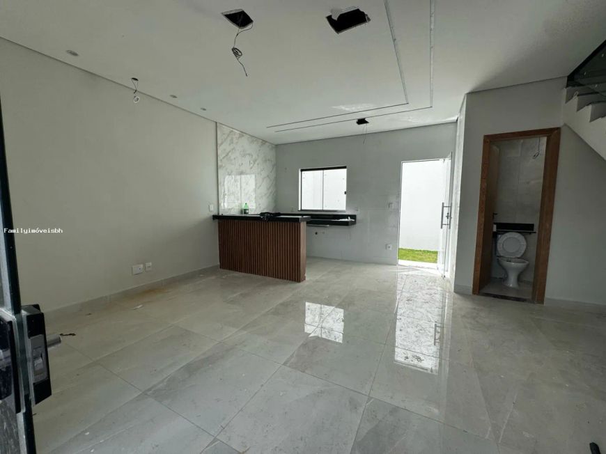 Casa para Venda em Santa Luzia, Novo Centro, 3 dormitórios, 2 banheiros, 2 vagas