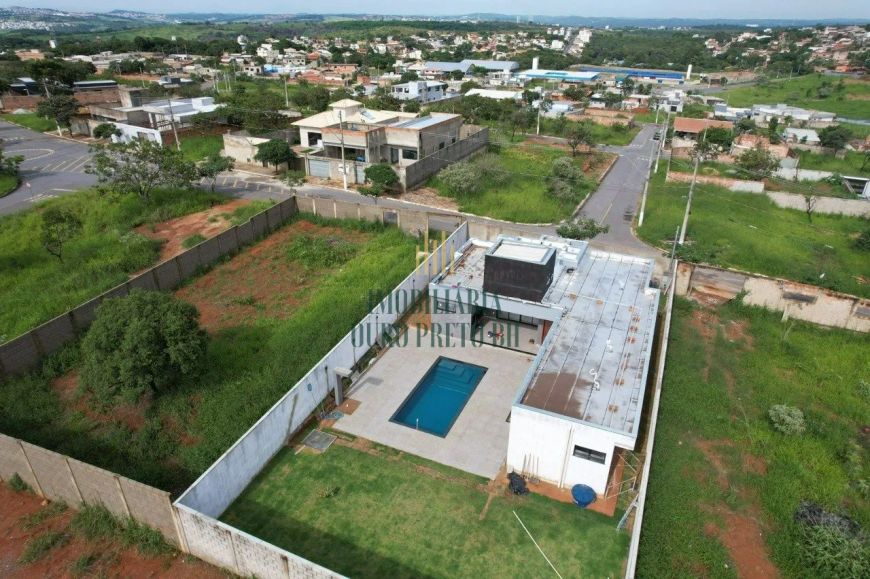 Casa a venda com 3 quartos, 170m² e com 4 vagas no bairro Vila dos Ipês em Lagoa Santa