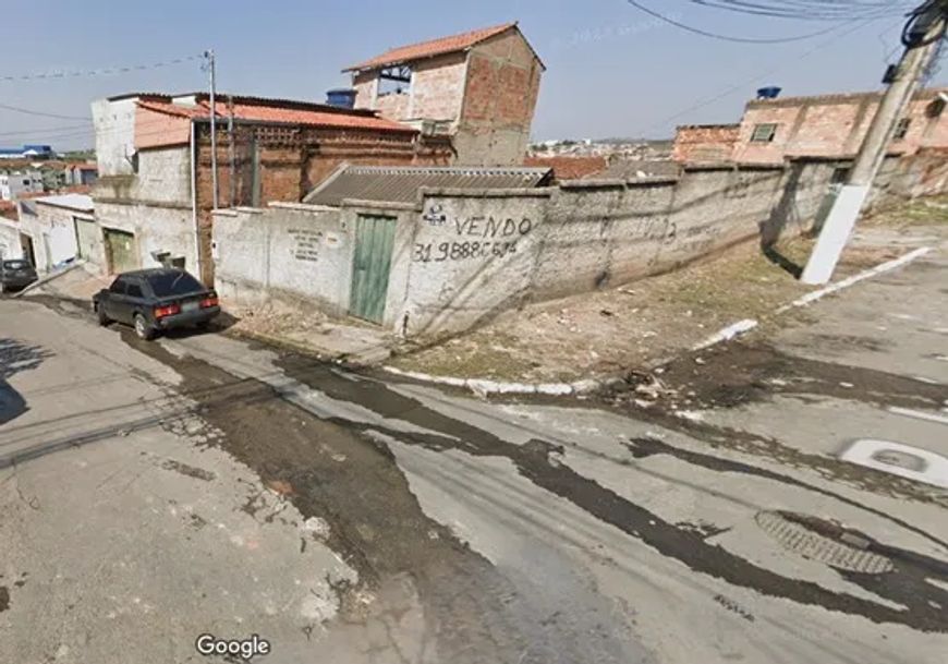 Vendo, financio Casa 2 quartos em lote de esquina 330m² no Conj. Resid. CRISTINA em Stª LUZIA MG.
