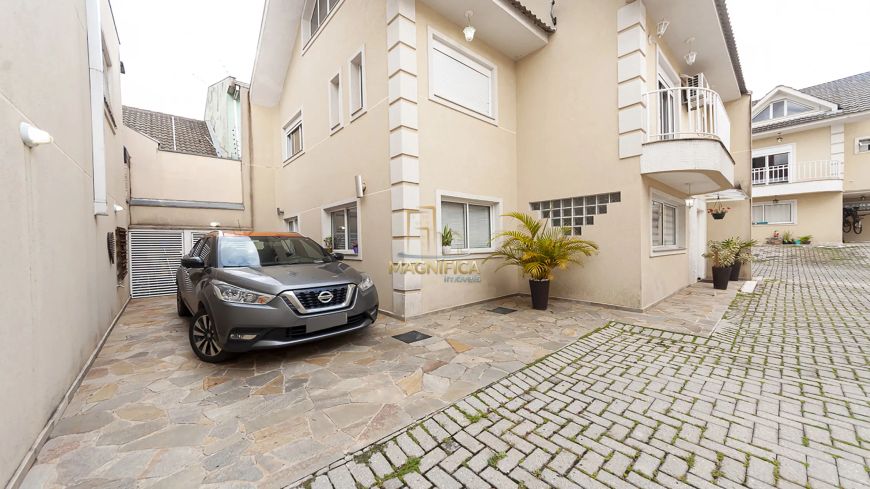SOBRADO TRIPLEX EM CONDOMÍNIO NO SANTA FELICIDADE, COM 170,00M² ÚTIL