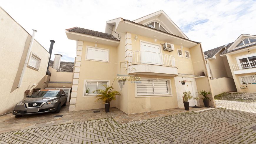 SOBRADO TRIPLEX EM CONDOMÍNIO NO SANTA FELICIDADE, COM 170,00M² ÚTIL