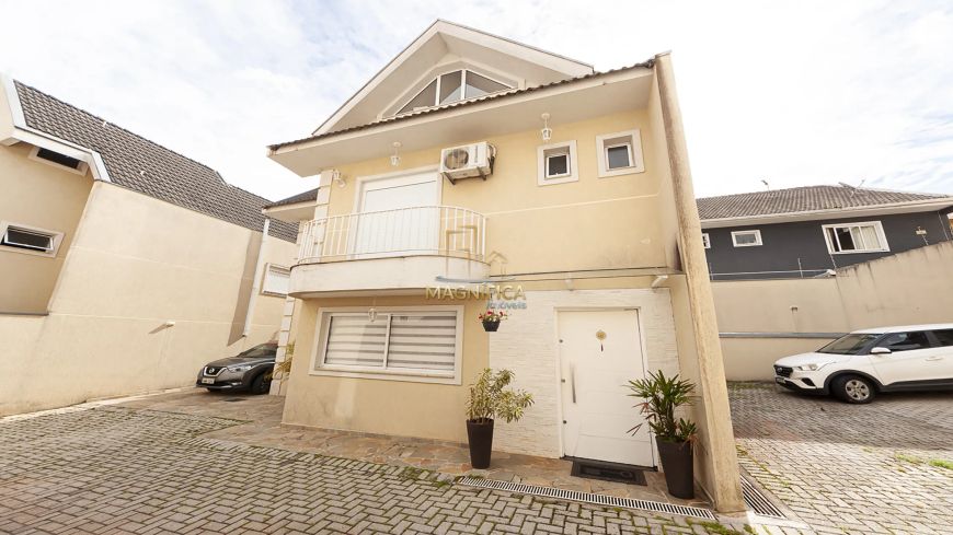 SOBRADO TRIPLEX EM CONDOMÍNIO NO SANTA FELICIDADE, COM 170,00M² ÚTIL